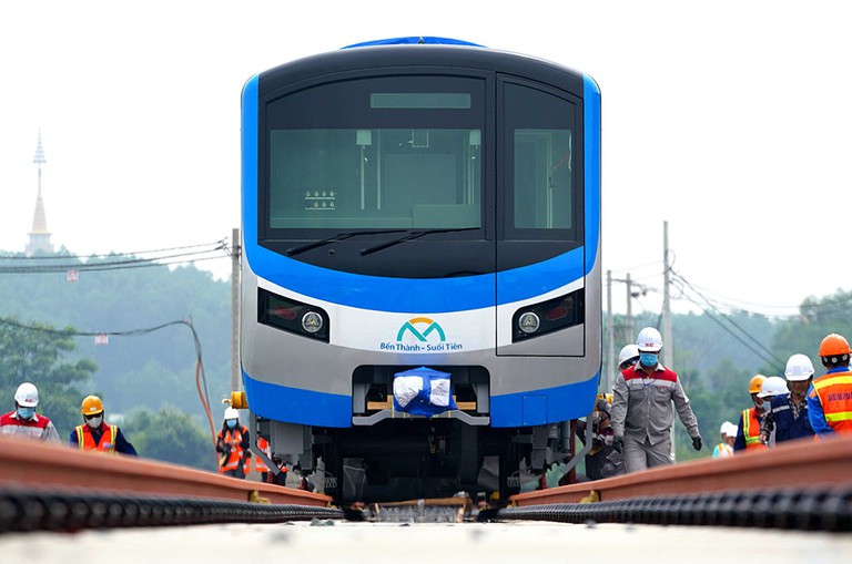 Metro số 1 đưa xuống đường ray depot Long Bình, Quận 9